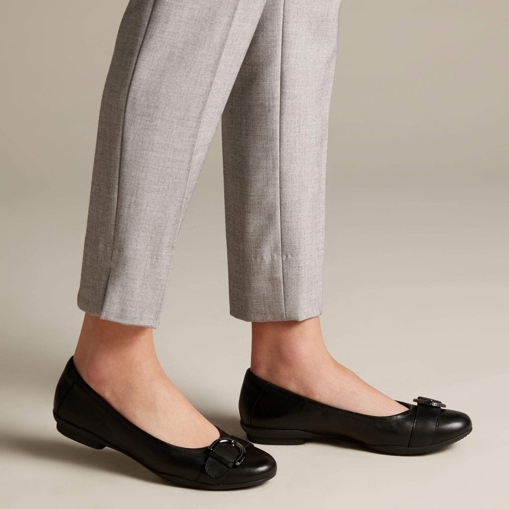 CLARKS WOMENS NEENAH LARK BALLET FLATS - BLACK LEATHER WIDE